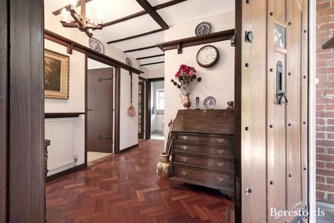 2 bedroom bungalow for sale, Stapleford Road, Stapleford Abbotts, RM4