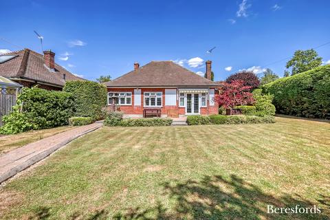 2 bedroom bungalow for sale, Stapleford Road, Stapleford Abbotts, RM4
