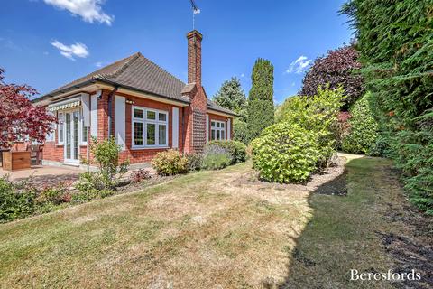 2 bedroom bungalow for sale, Stapleford Road, Stapleford Abbotts, RM4