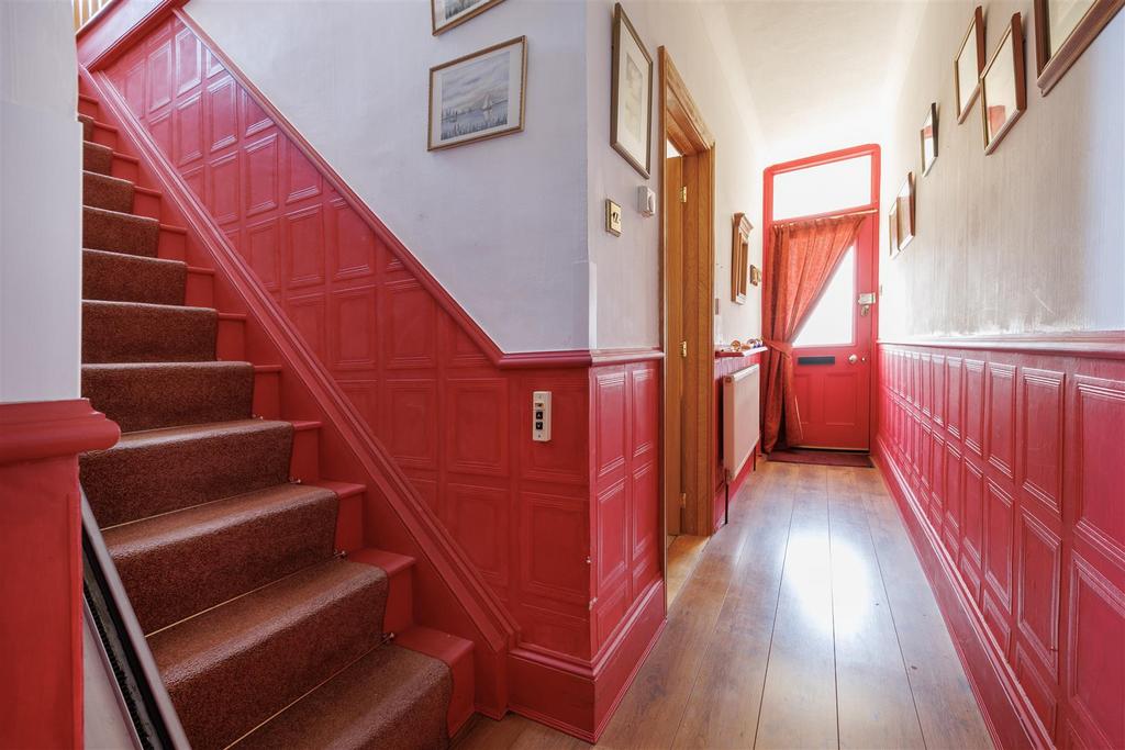 Int 19.jpg