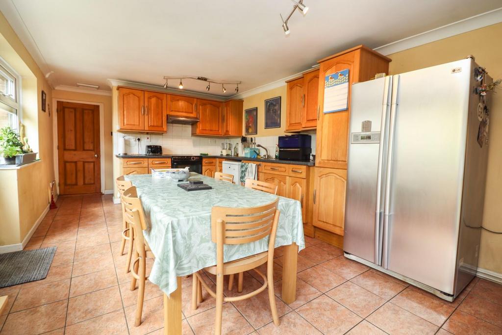 Kitchen / Breakfast Room