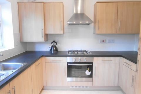 4 bedroom detached house to rent, Oakley Gardens, Luton, LU4