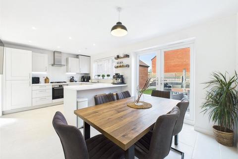 3 bedroom detached house for sale, Comfrey Gardens, Twigworth, Gloucester, Gloucestershire, GL2