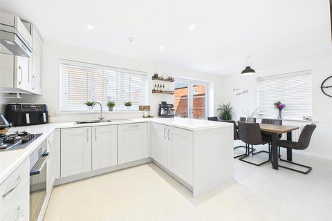 3 bedroom detached house for sale, Comfrey Gardens, Twigworth, Gloucester, Gloucestershire, GL2
