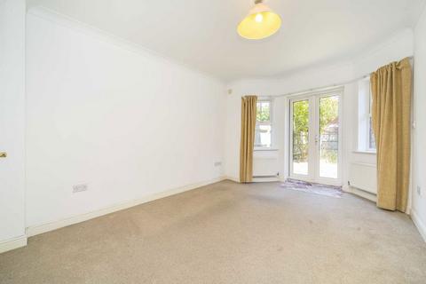 4 bedroom semi-detached house to rent, Dale Grove, London N12