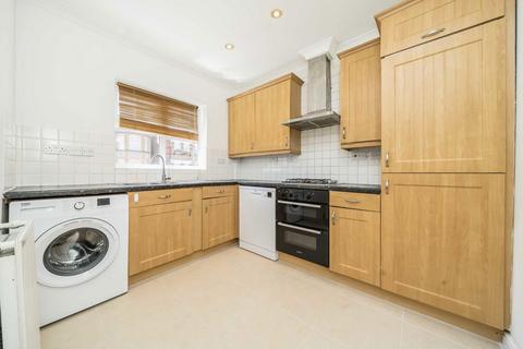 4 bedroom semi-detached house to rent, Dale Grove, London N12