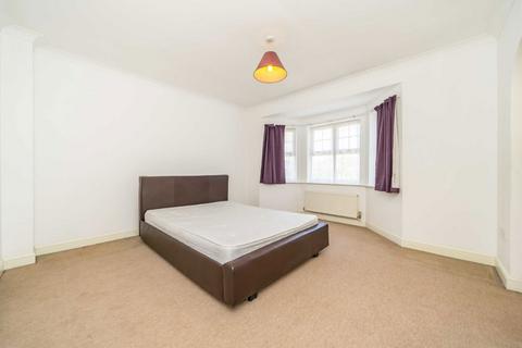 4 bedroom semi-detached house to rent, Dale Grove, London N12