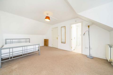4 bedroom semi-detached house to rent, Dale Grove, London N12