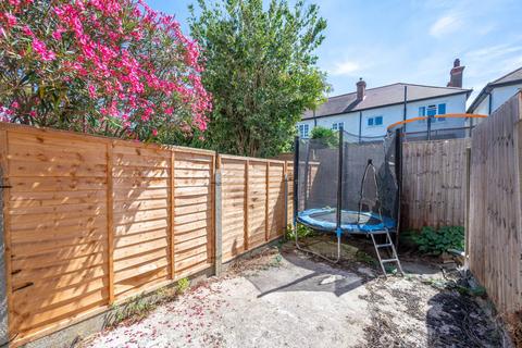 2 bedroom flat for sale, Tynemouth Road, Mitcham, CR4
