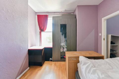 2 bedroom flat for sale, Tynemouth Road, Mitcham, CR4