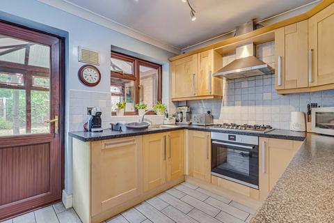 4 bedroom detached house for sale, Green Lane, Leigh-on-sea, SS9