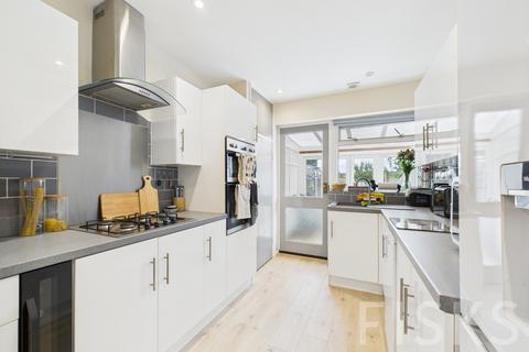 2 bedroom chalet for sale, Rushbottom Lane, Benfleet, SS7