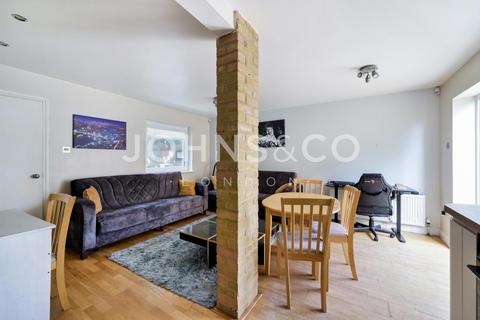 undefined, St. Michaels Close, London, E16