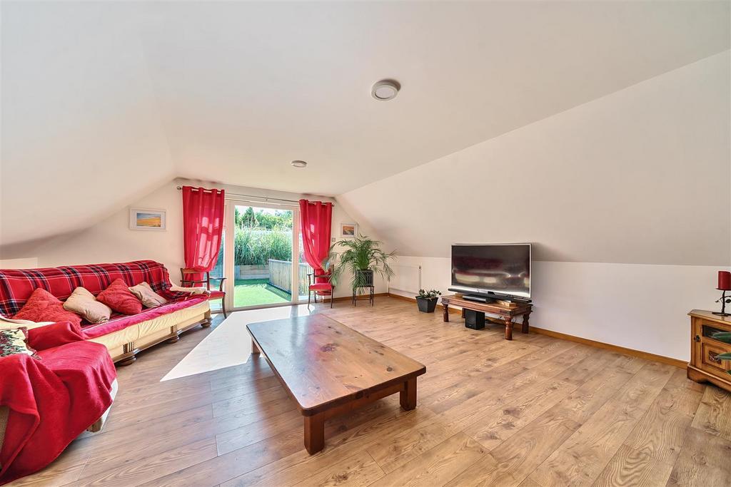 Living room 2.jpg