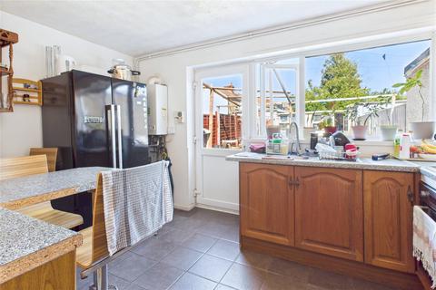 3 bedroom terraced house for sale, Cricklade Road, Swindon SN2