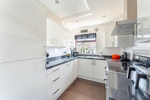 3 bedroom chalet for sale, Meadow Close, Hellesdon