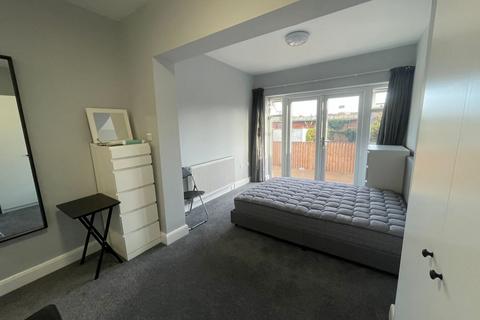1 bedroom in a house share to rent, Harrowdene Road, North Wembley, HA0