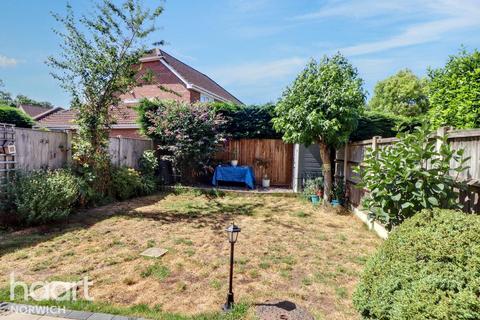3 bedroom semi-detached house for sale, Naseby Way, Norwich