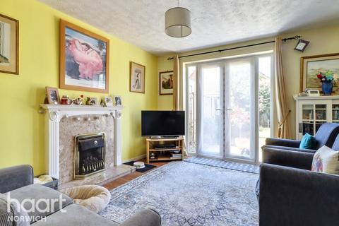 3 bedroom semi-detached house for sale, Naseby Way, Norwich