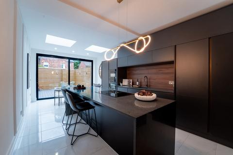 4 bedroom terraced house for sale, Borough Road, Altrincham WA15