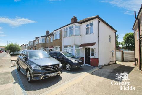 3 bedroom end of terrace house for sale, Carisbrook Close, Enfield, EN1