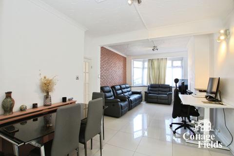 3 bedroom end of terrace house for sale, Carisbrook Close, Enfield, EN1