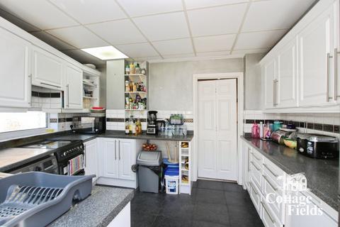 3 bedroom end of terrace house for sale, Carisbrook Close, Enfield, EN1