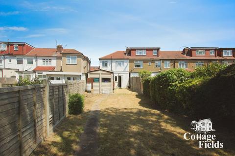 3 bedroom end of terrace house for sale, Carisbrook Close, Enfield, EN1