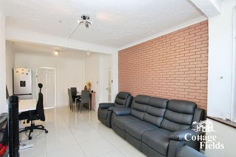 3 bedroom end of terrace house for sale, Carisbrook Close, Enfield, EN1