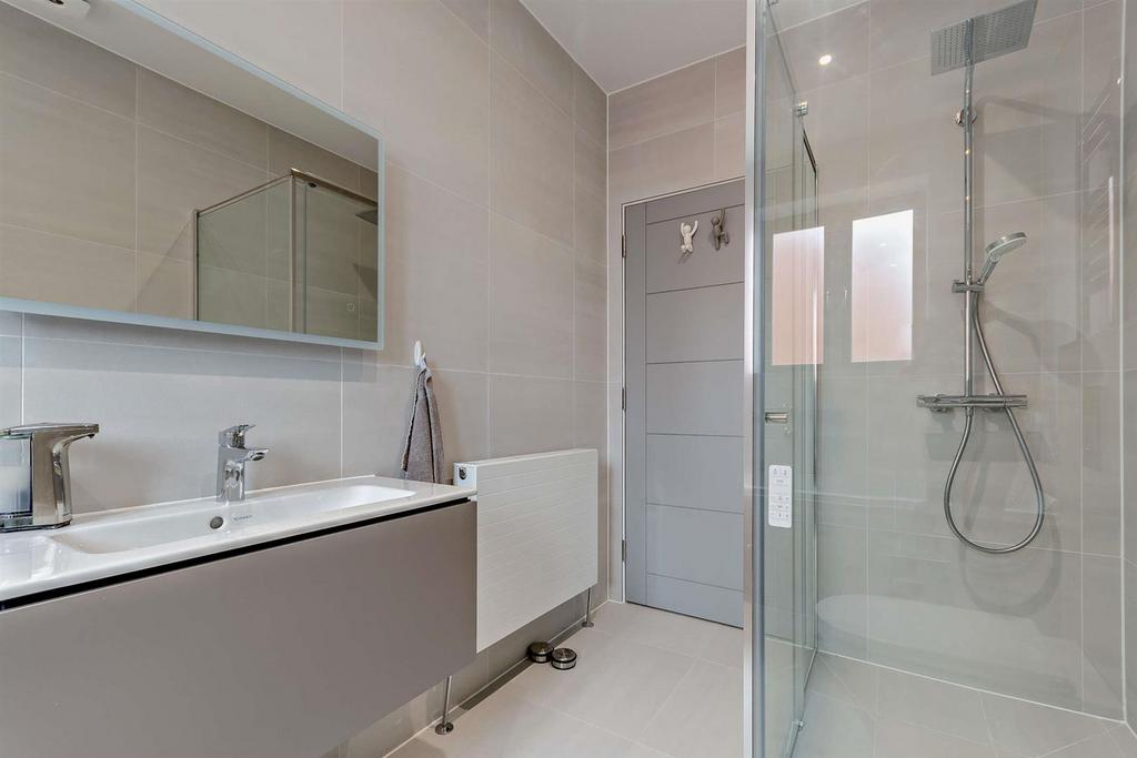 Ensuite.jpeg