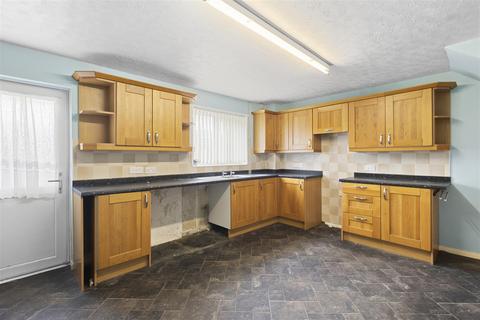 2 bedroom end of terrace house for sale, Geering Park, Hailsham