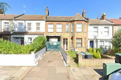 Garage to rent, Granville Road, London N22