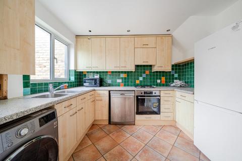 3 bedroom terraced house to rent, Lidiard Road, London, SW18