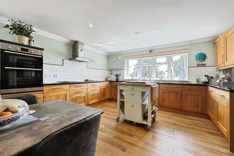 4 bedroom detached house for sale, Cliff Road, Hythe