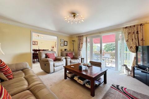 4 bedroom detached house for sale, Cliff Road, Hythe