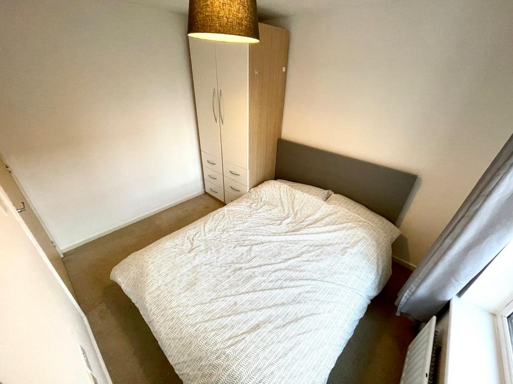 Bedroom 1 (2)