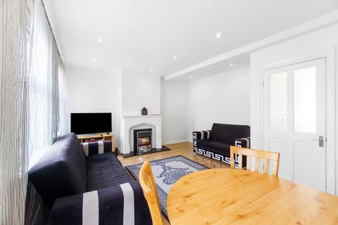 3 bedroom flat for sale, Collier Row Road, Romford RM5