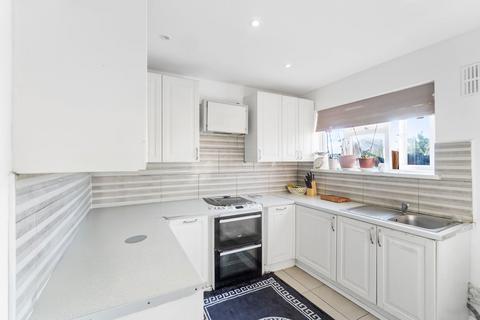 3 bedroom flat for sale, Collier Row Road, Romford RM5