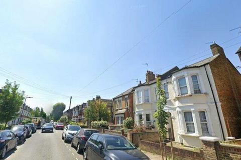 Garage to rent, Elmwood Gardens, London W7