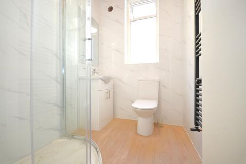 5 bedroom end of terrace house to rent, Stuart Road, Acton