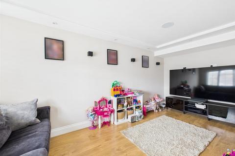17 Rickman Hill, Coulsdon, CR5 3DS