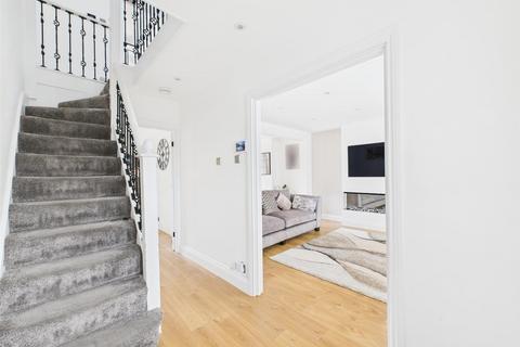 17 Rickman Hill, Coulsdon, CR5 3DS