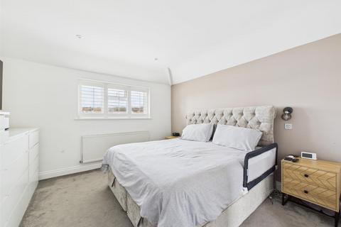 17 Rickman Hill, Coulsdon, CR5 3DS
