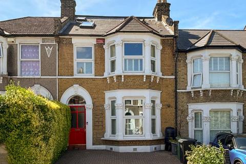 82 Arngask Road, London, SE6 1XX