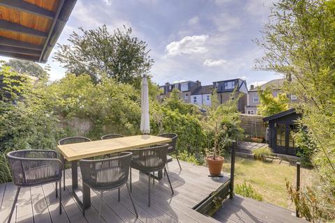 82 Arngask Road, London, SE6 1XX