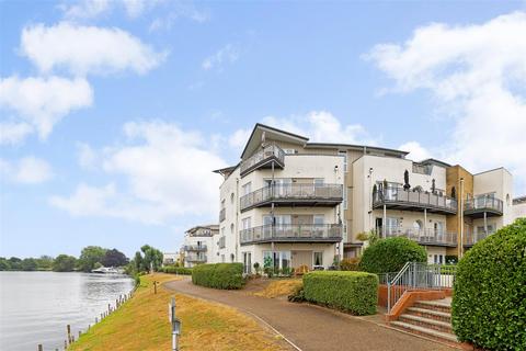 2 bedroom apartment for sale, 18 Bridge House Bridge Wharf Chertsey