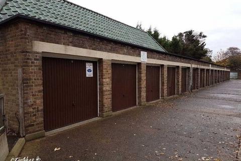 Garage to rent, Burns Way, Hounslow TW5