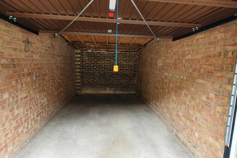 Garage to rent, Burns Way, Hounslow TW5