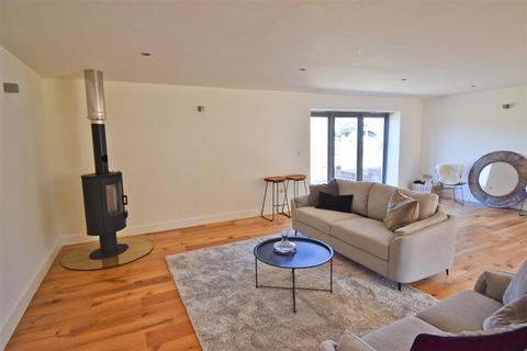 4 bedroom barn conversion to rent, New Road, Bessingham, Norwich