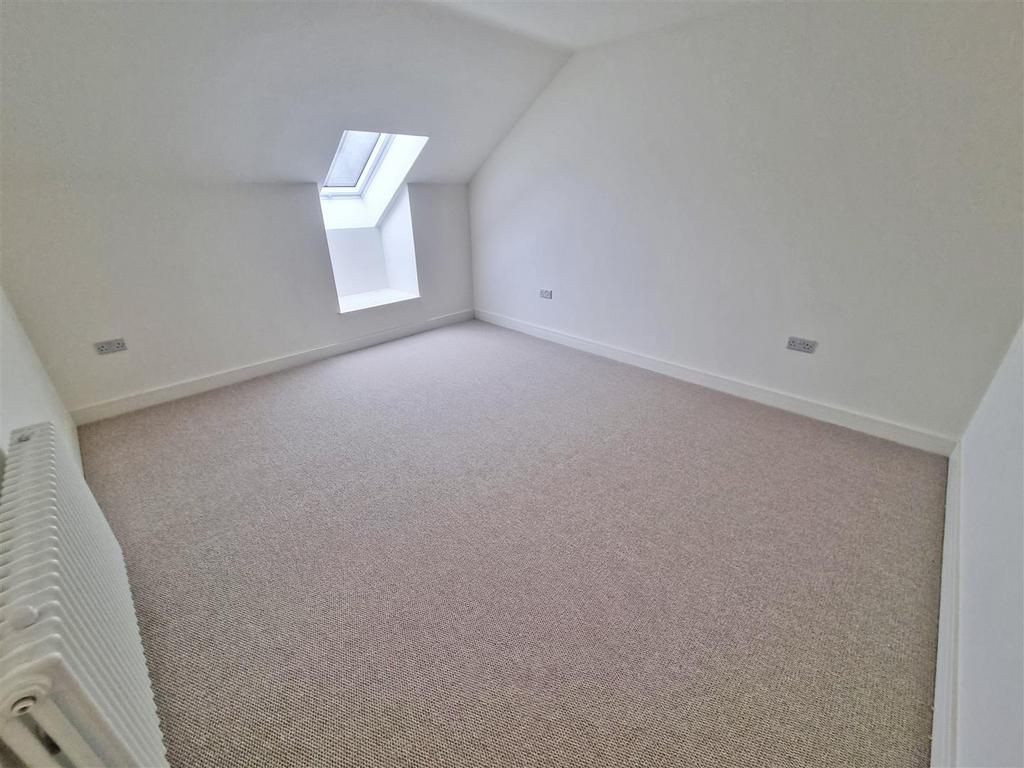 Bedroom 4.jpg